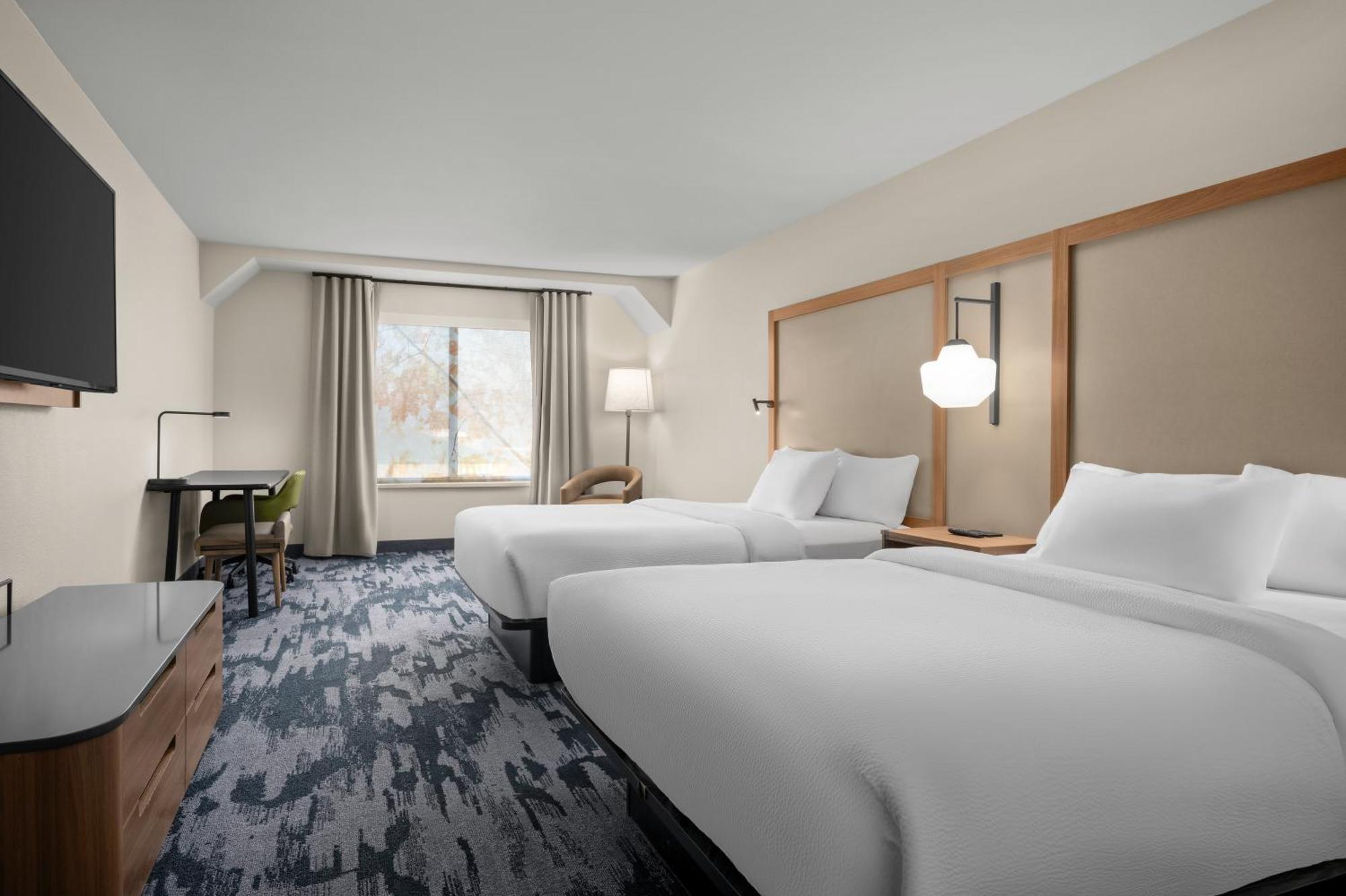 Standard Queen Room Two Queen Beds Mountain View,1627212607:JPEG