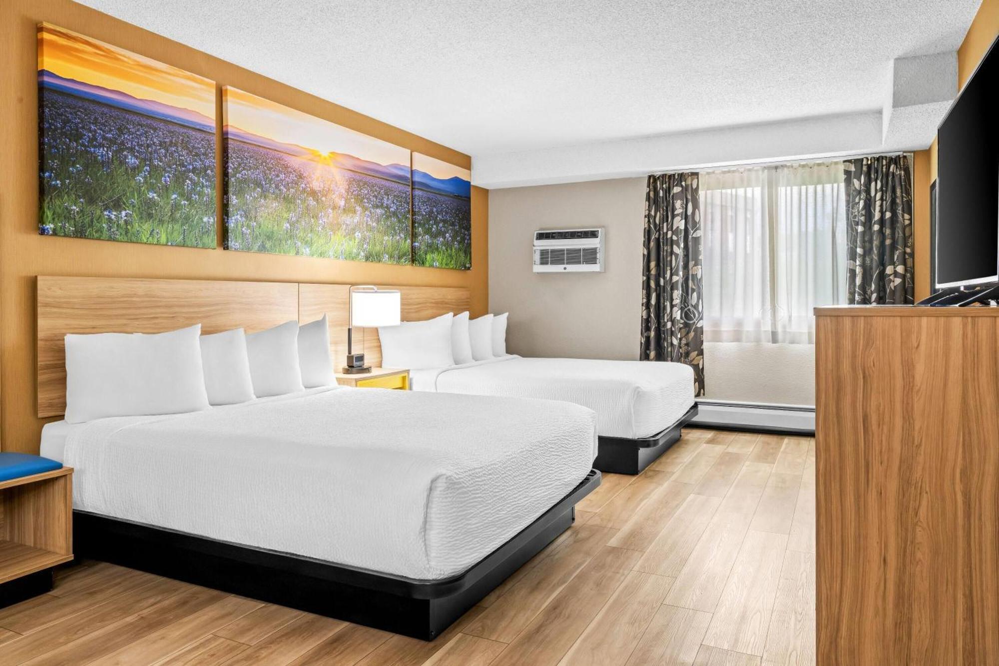 Queen Room Two Queen Beds Bath Tub Mobility Accessible or Non-Smoking