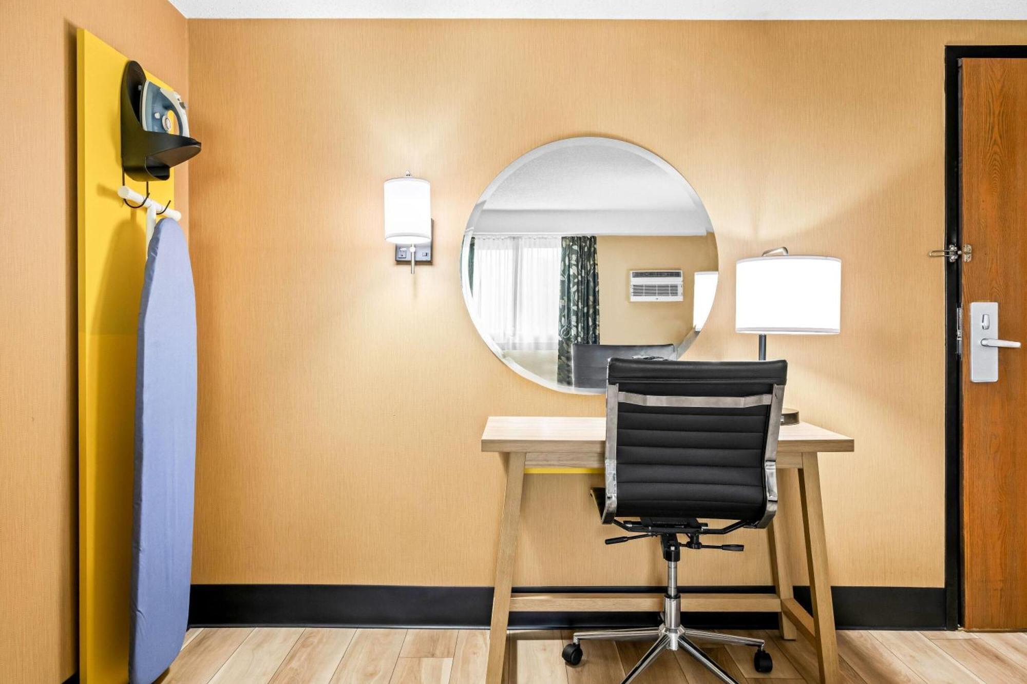 Queen Room Two Queen Beds Bath Tub Mobility Accessible or Non-Smoking