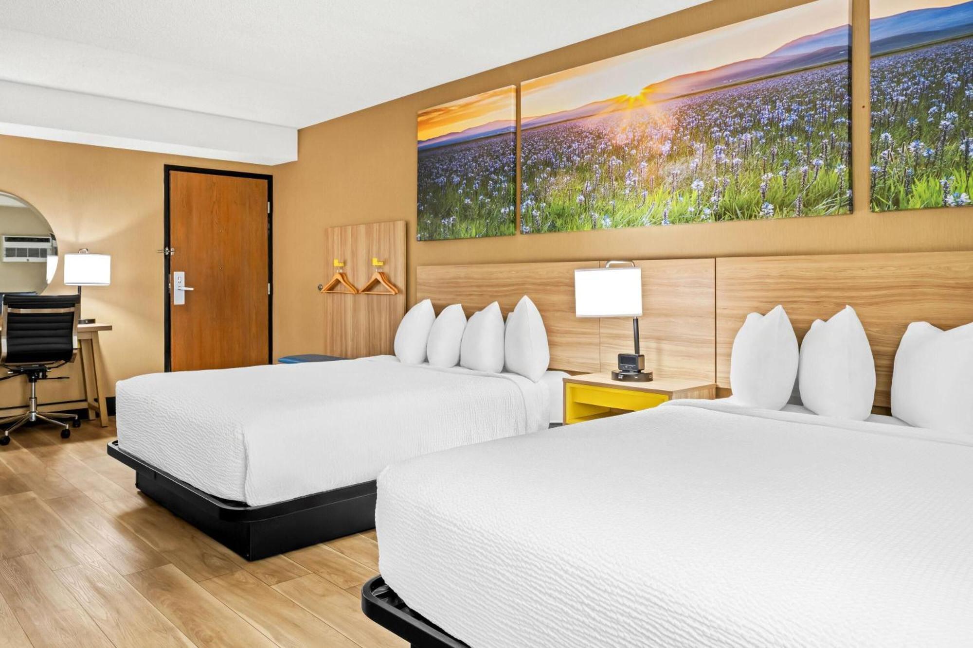 Queen Room Two Queen Beds Bath Tub Mobility Accessible or Non-Smoking